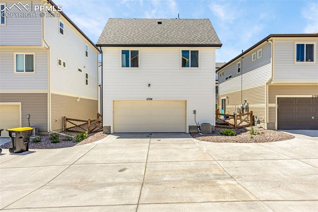 Image 4 of 36: Back of Structure