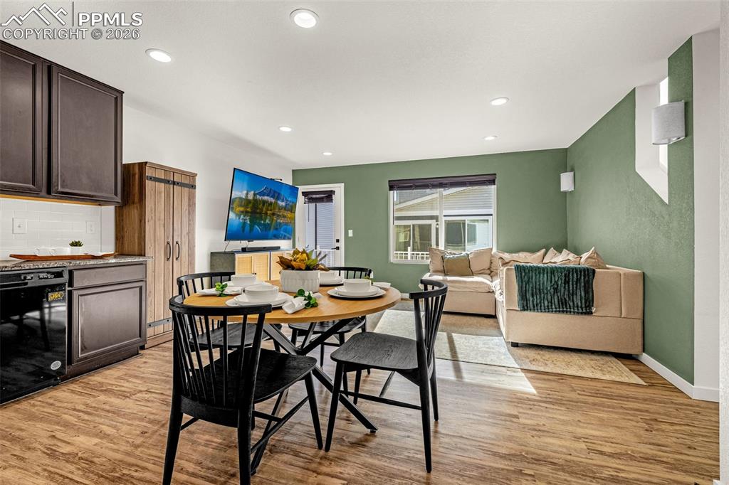 Image 7 of 36: Dining Area