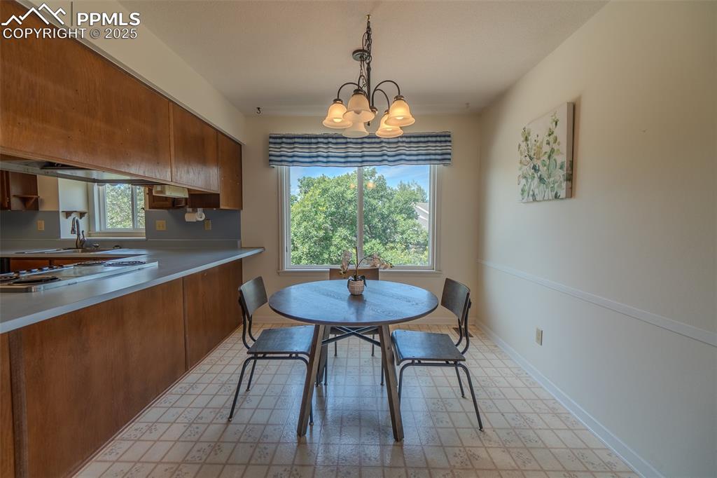 Image 12 of 48: Dining Area