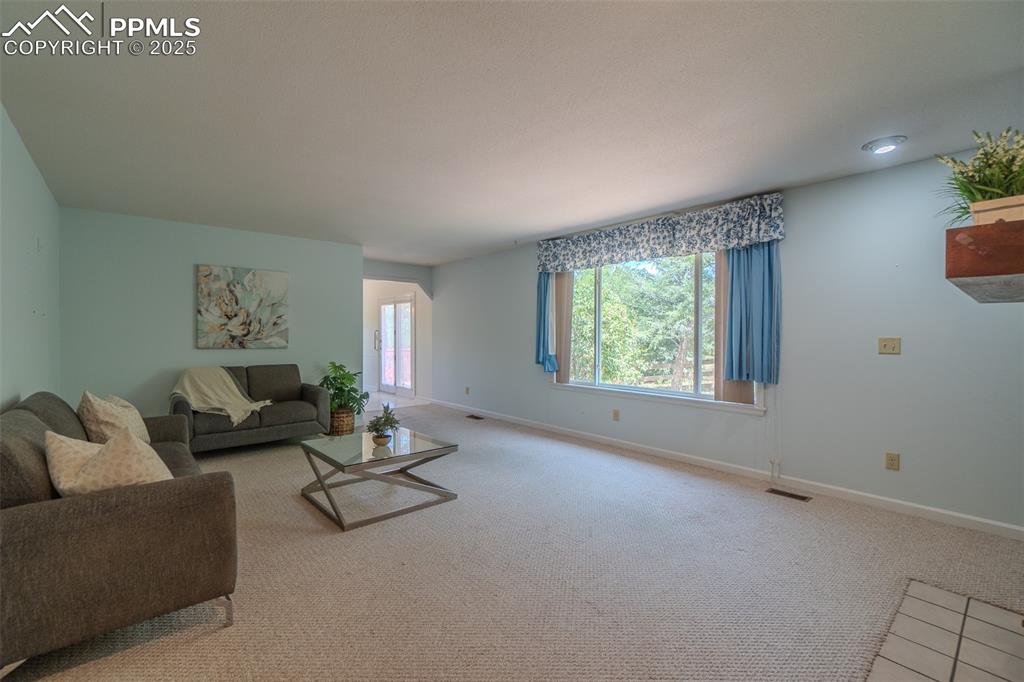 Image 16 of 48: Light and bright family room