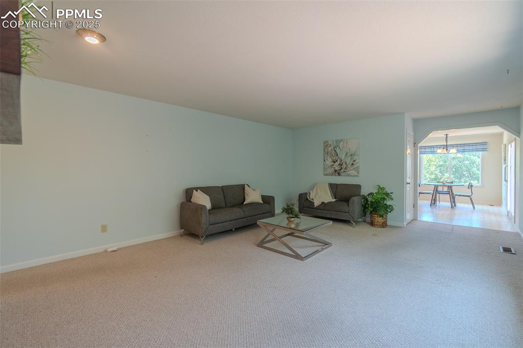 Image 19 of 48: Family Room