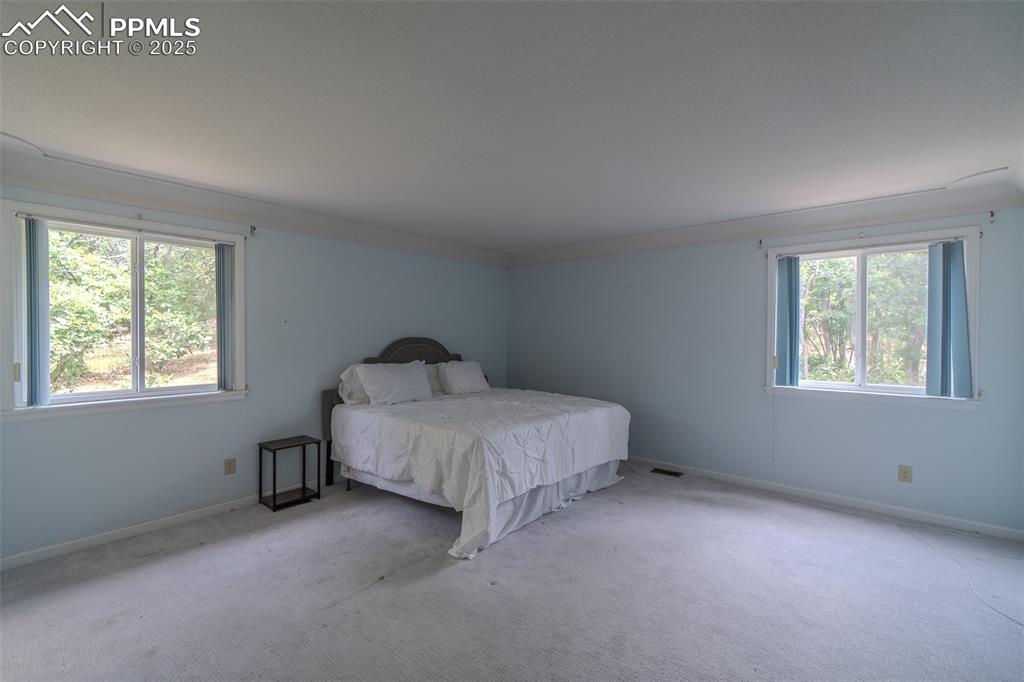 Image 21 of 48: Primary bedroom