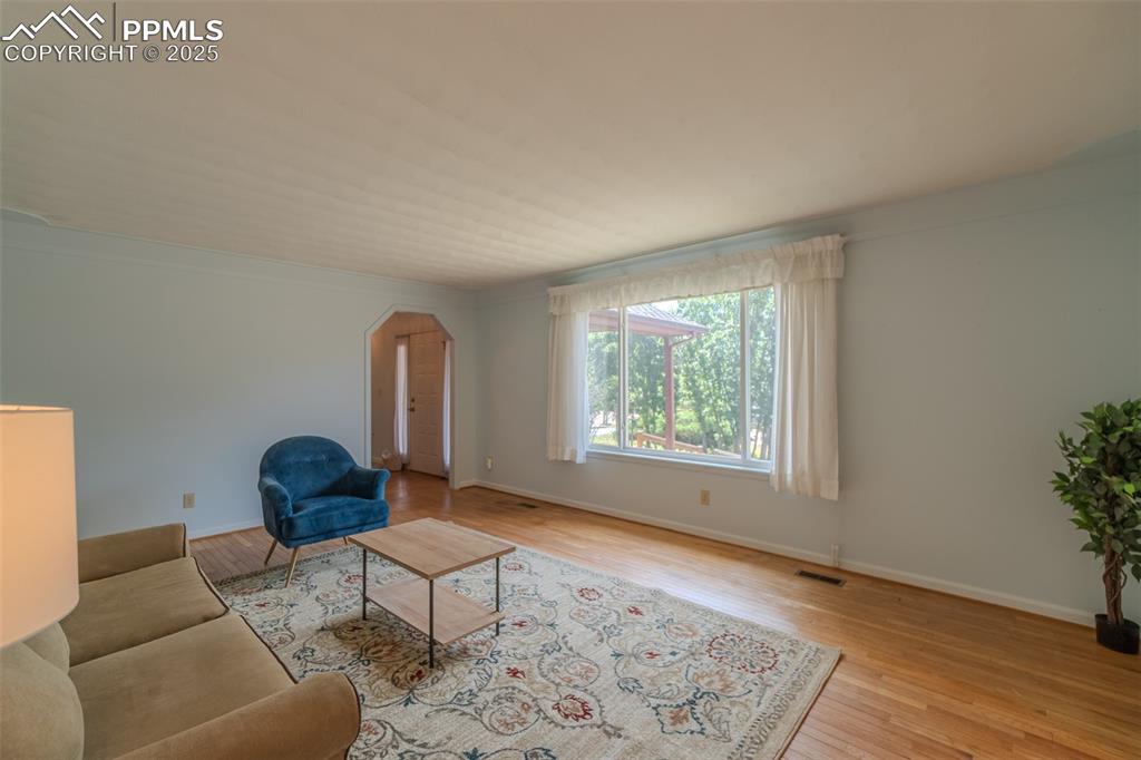 Image 8 of 48: Lots of natural light