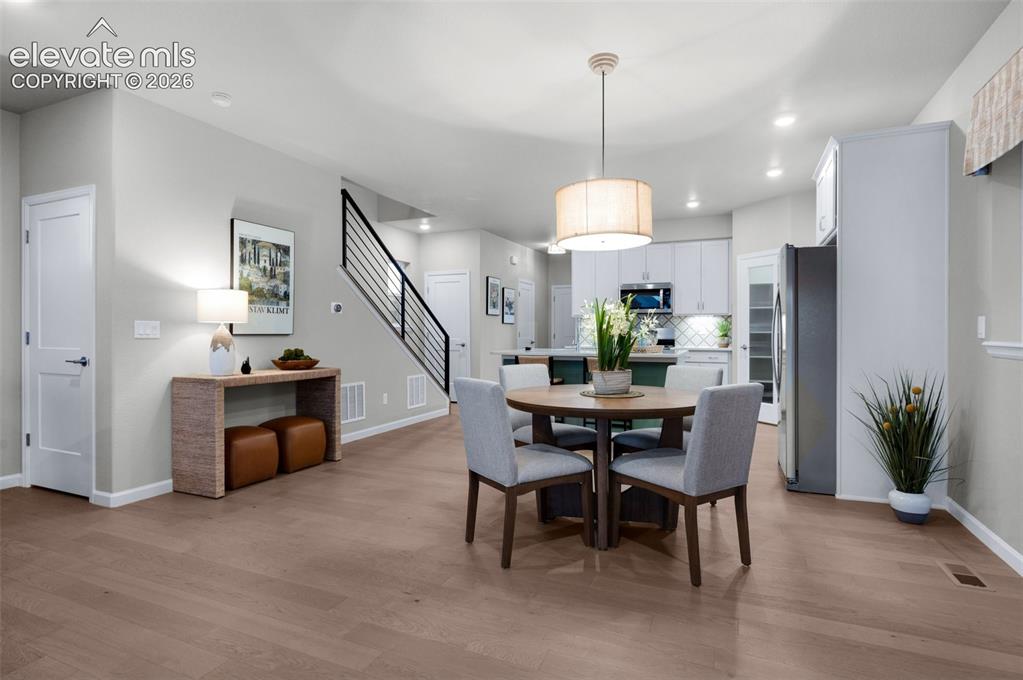 Image 17 of 47: Dining Area
