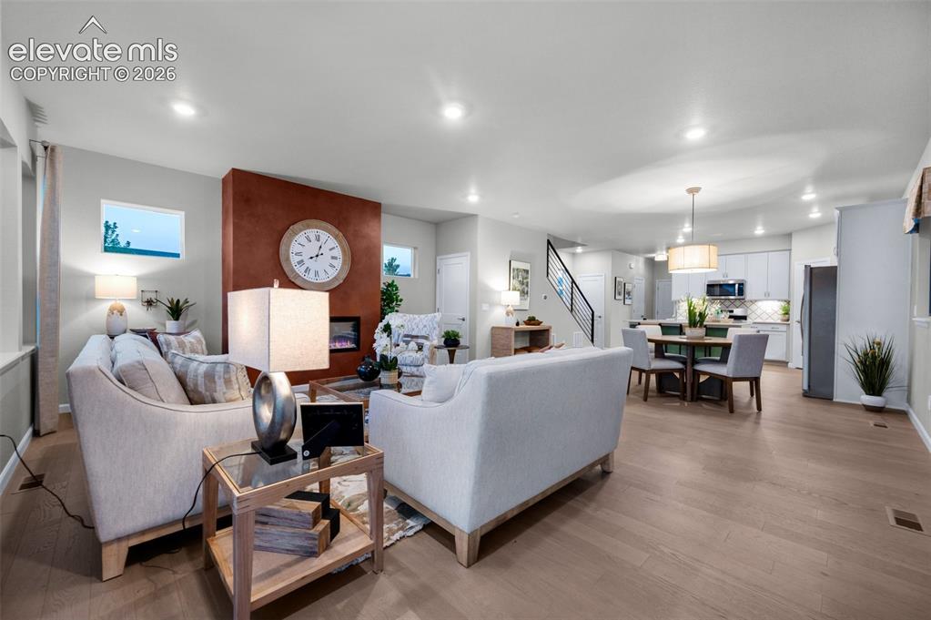 Image 19 of 47: Living Room