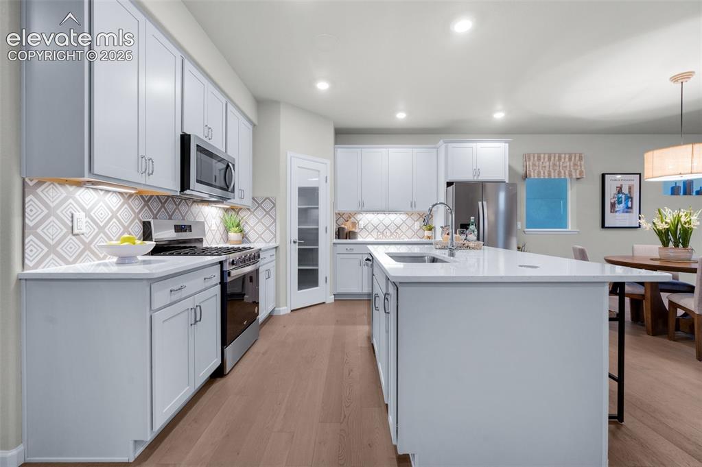 Image 8 of 47: Kitchen
