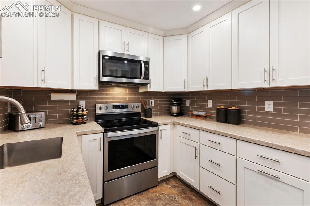 Image 4 of 42: The kitchen has plenty of storage space!