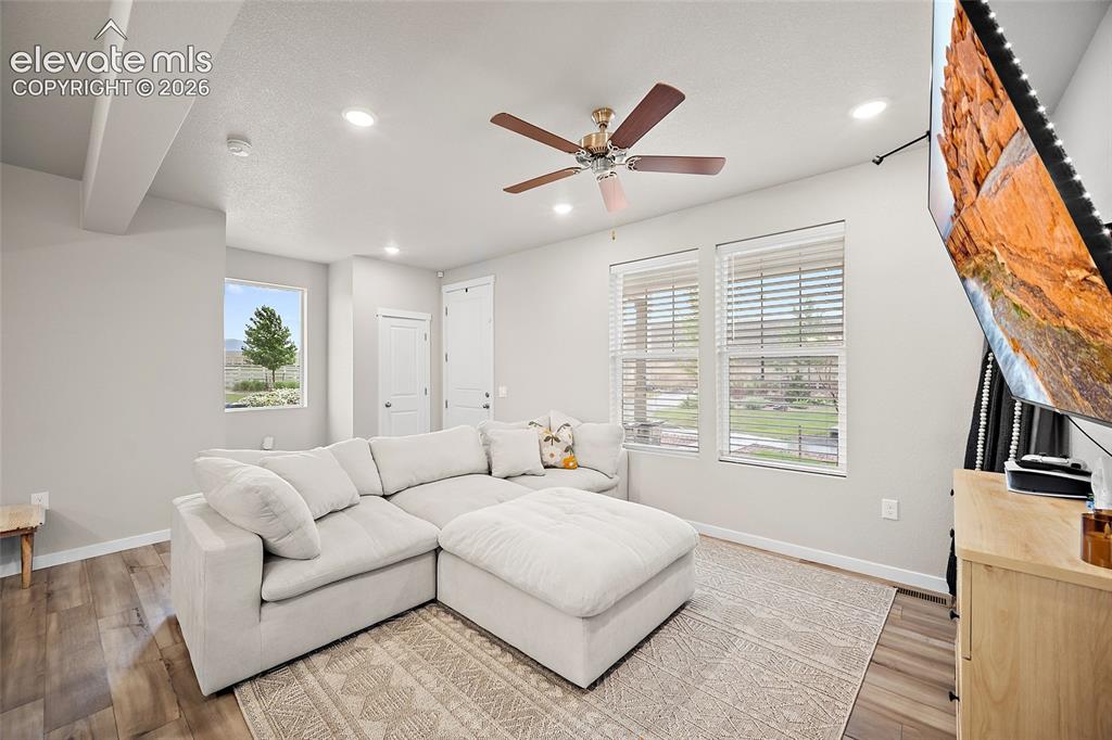 Image 11 of 30: Living Room
