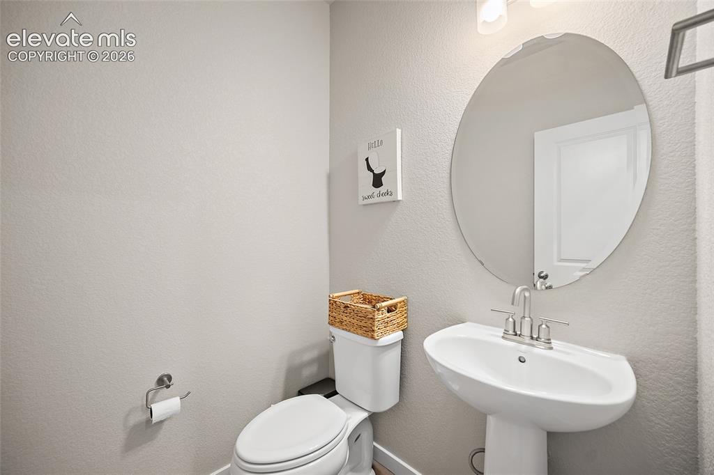 Image 14 of 30: Bathroom
