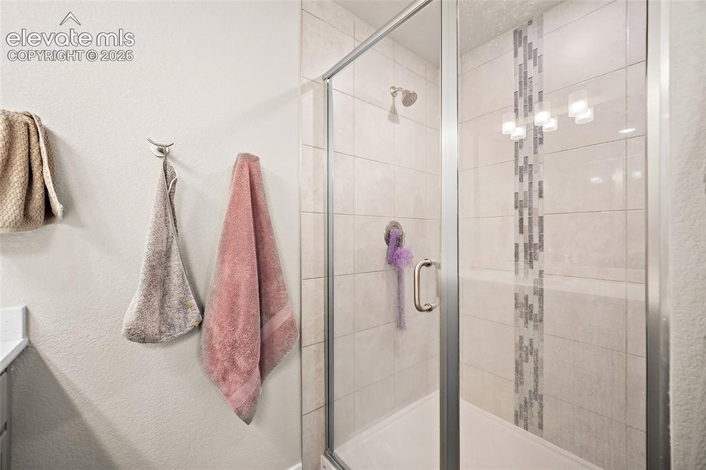 Image 25 of 30: Bathroom