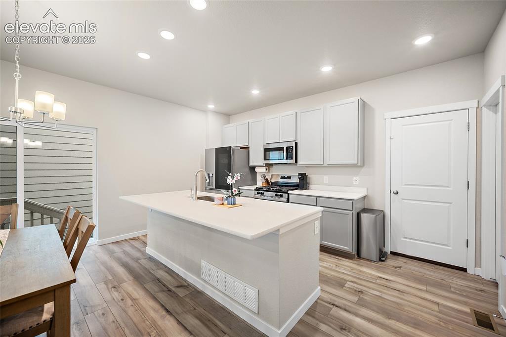 Image 5 of 30: Kitchen