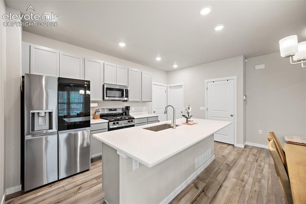 Image 6 of 30: Kitchen