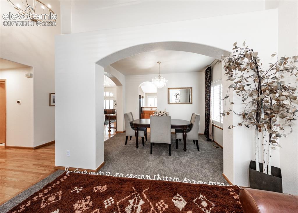 Image 11 of 50: Dining Area
