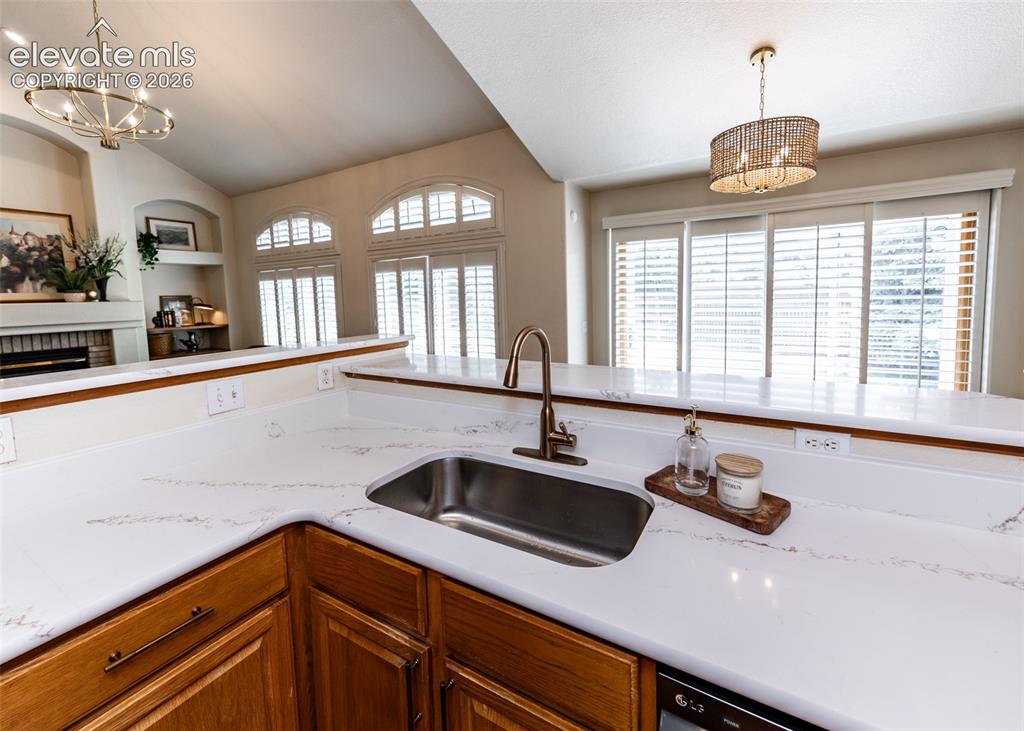 Image 18 of 50: Kitchen