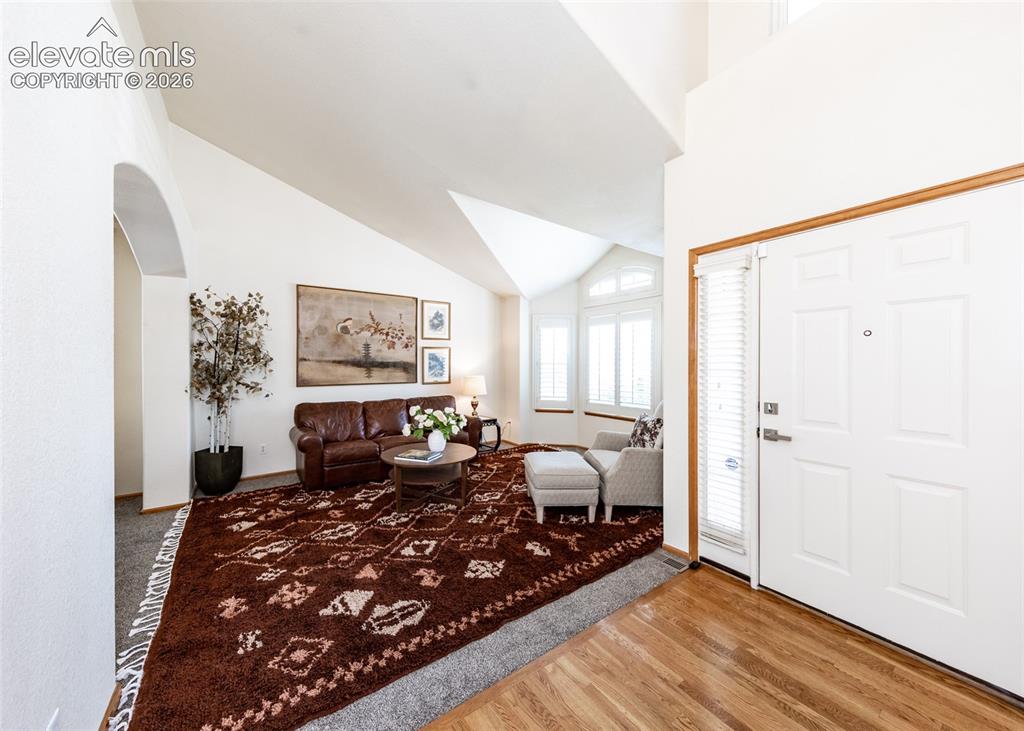 Image 9 of 50: Entry