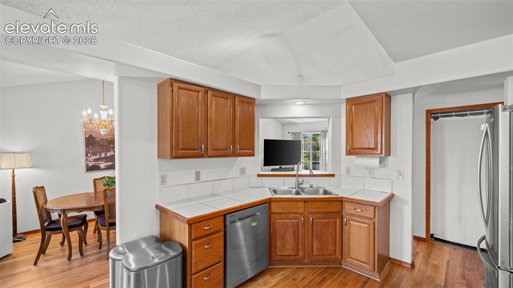 Image 12 of 42: Kitchen