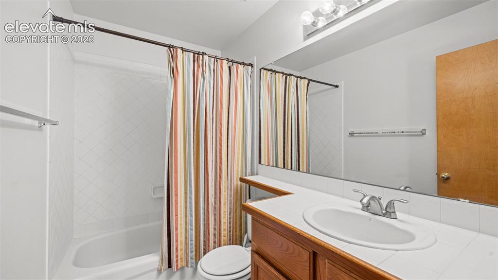 Image 14 of 42: Bathroom