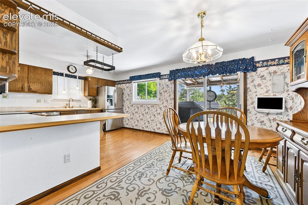 Image 12 of 46: Dining Area