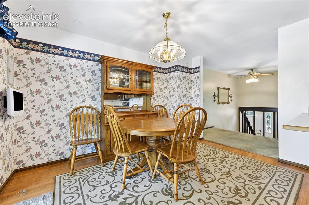 Image 14 of 46: Dining Area