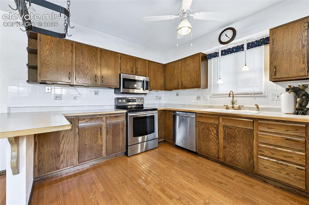Image 16 of 46: Kitchen