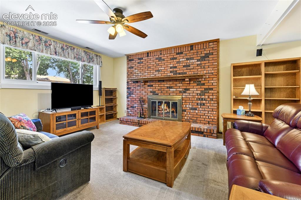 Image 26 of 46: Family Room
