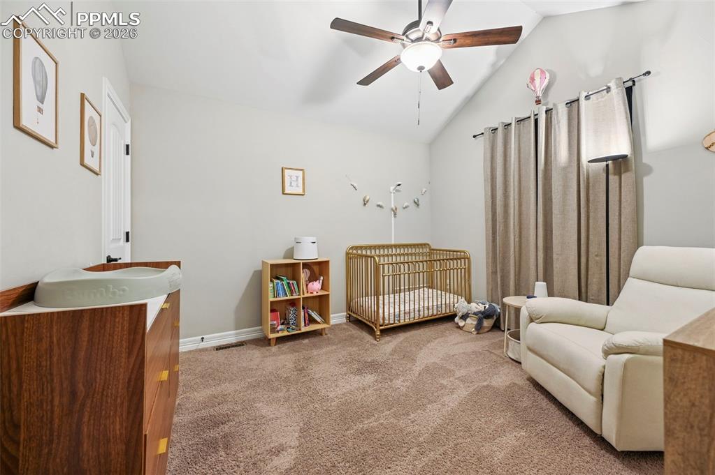 Image 10 of 50: Bedroom