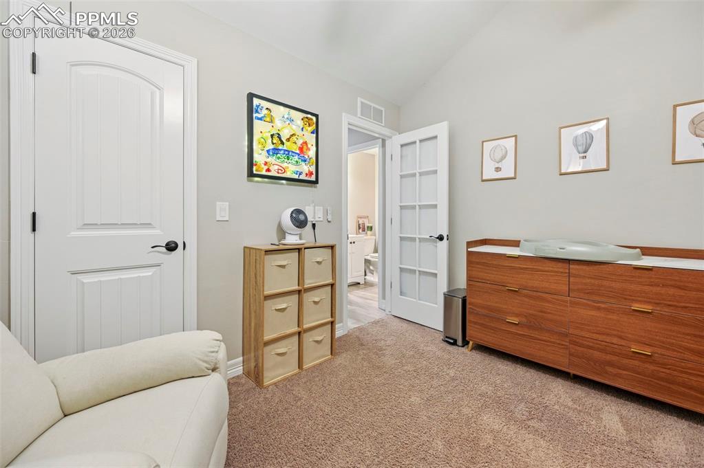 Image 11 of 50: Sitting Room