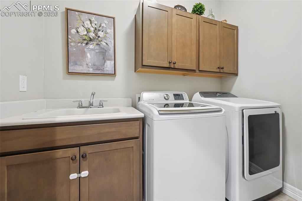 Image 17 of 50: Laundry