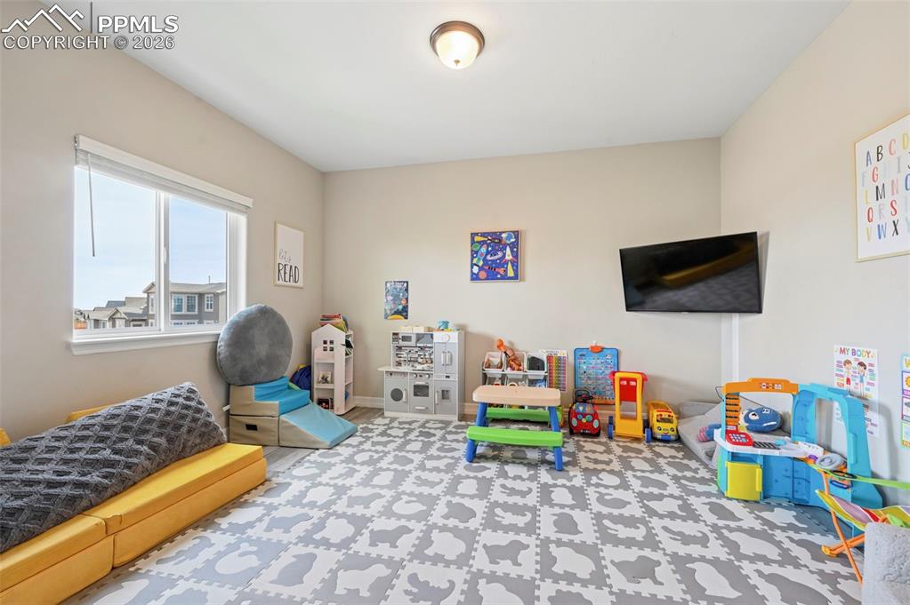 Image 23 of 50: Dining Room