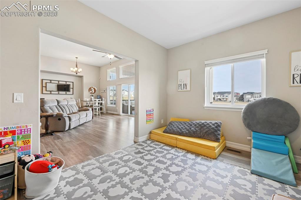 Image 24 of 50: Dining Area