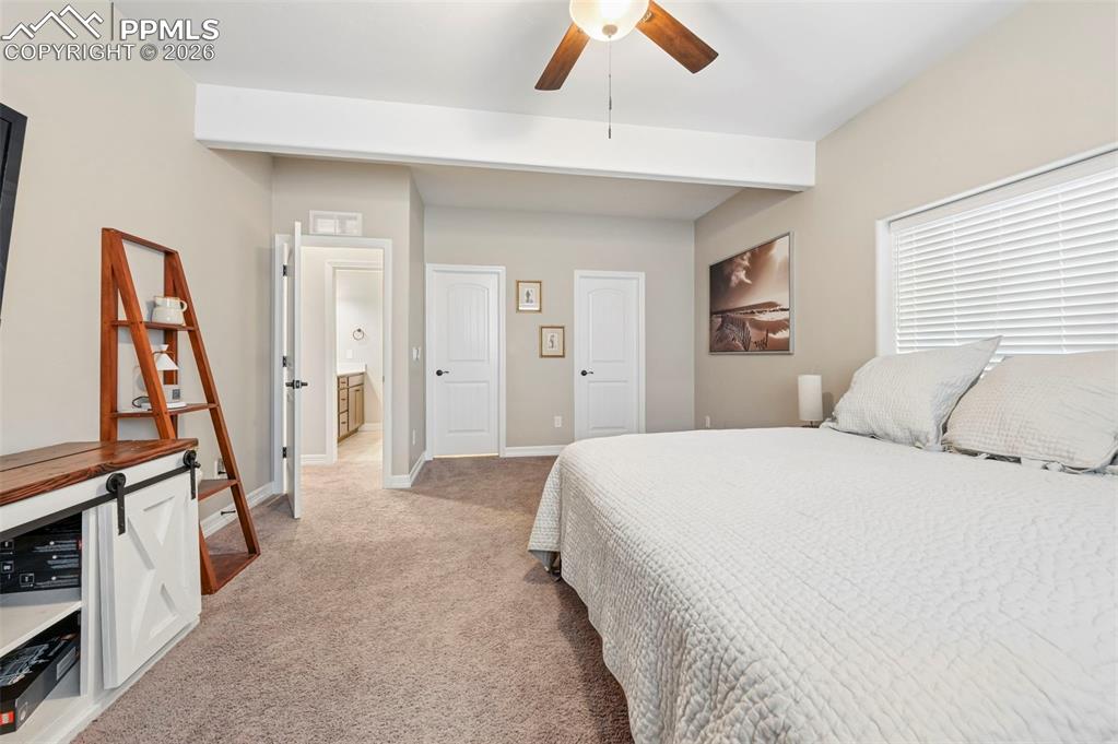 Image 29 of 50: Bedroom