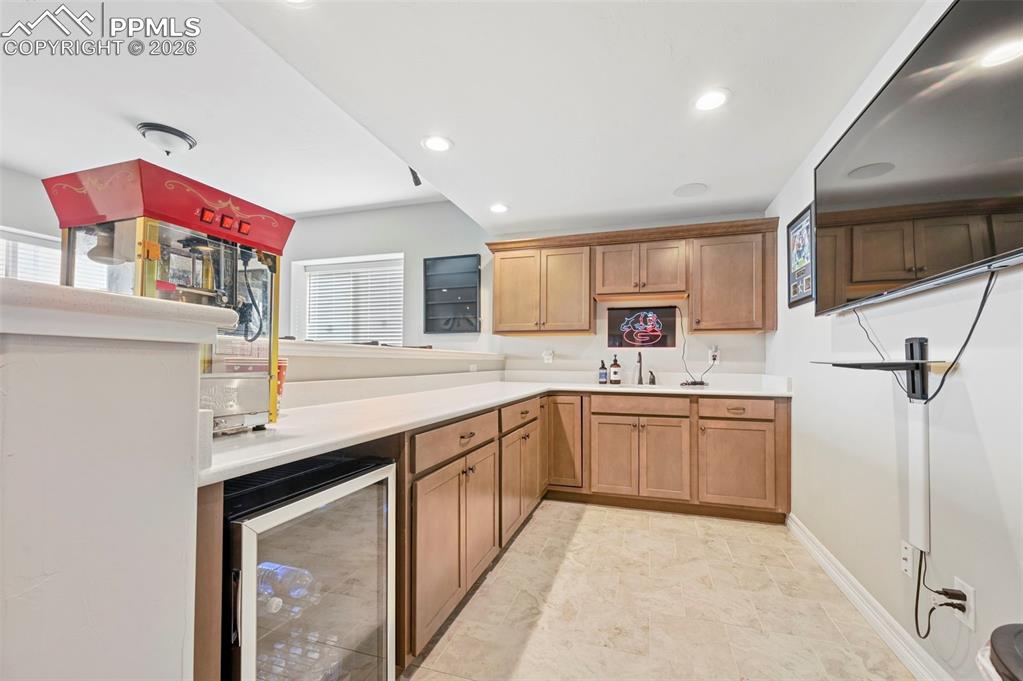 Image 30 of 50: Kitchen