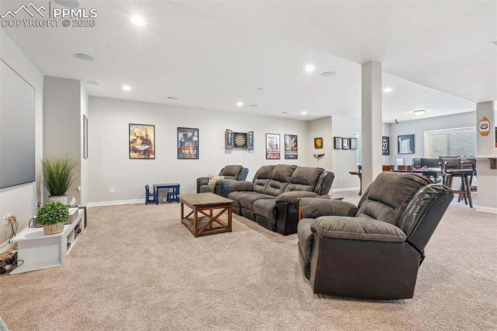 Image 32 of 50: Living Room