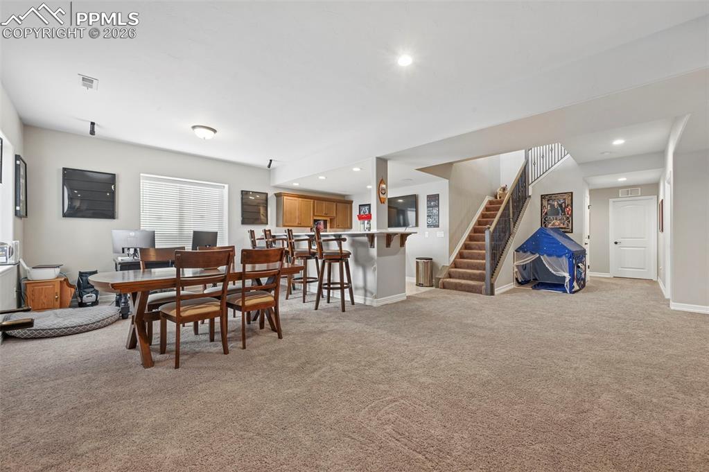 Image 35 of 50: Dining Area