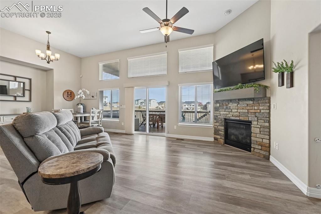 Image 4 of 50: Living Room