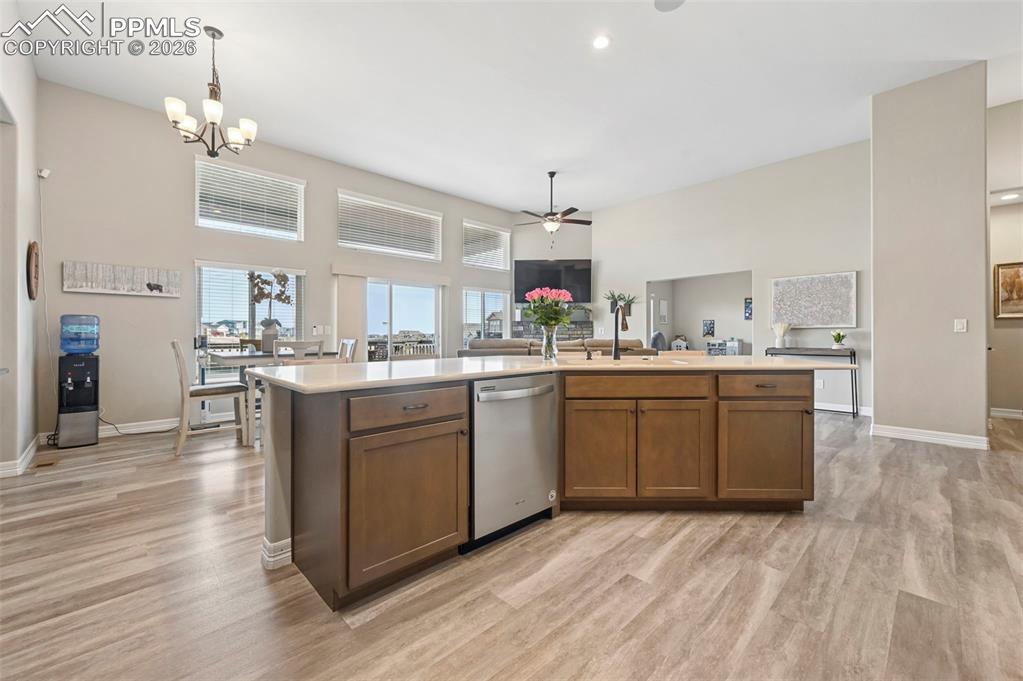 Image 6 of 50: Kitchen