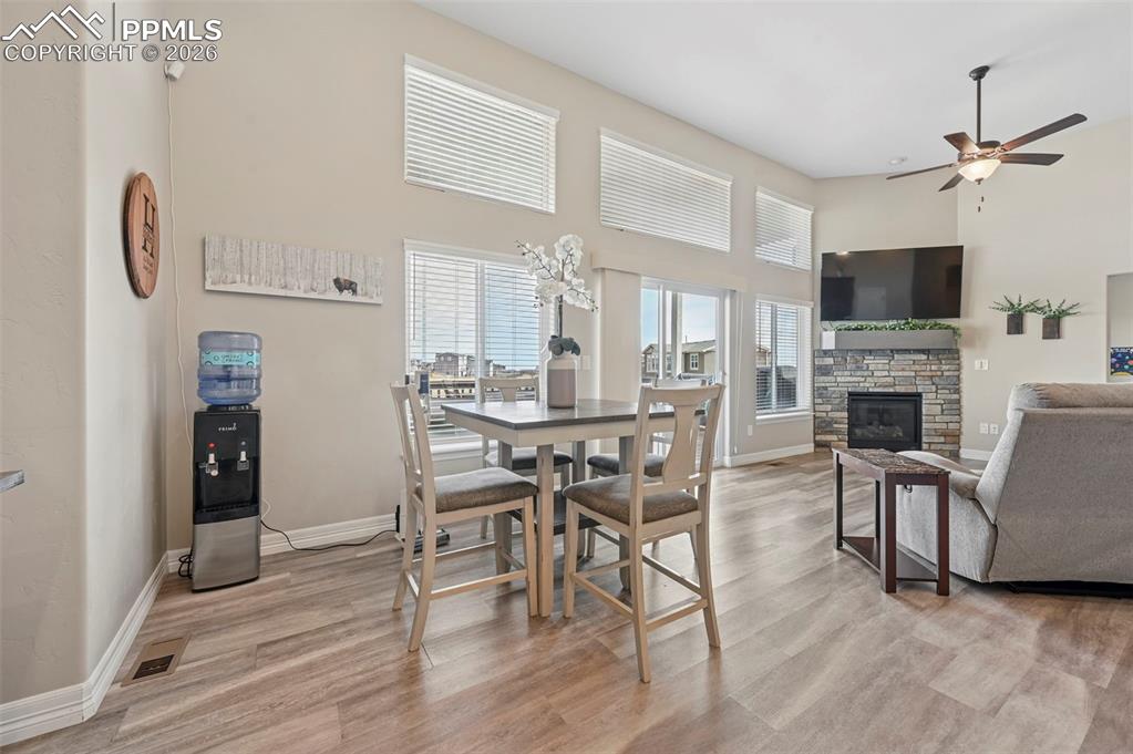 Image 7 of 50: Dining Area