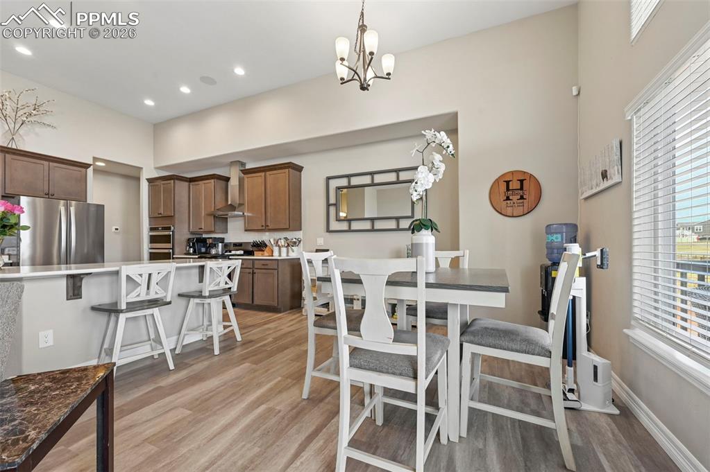 Image 9 of 50: Dining Area