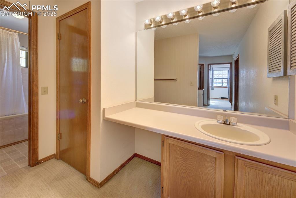 Image 22 of 33: Upper level Full bathroom