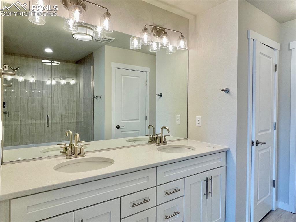 Image 4 of 8: No Description Available