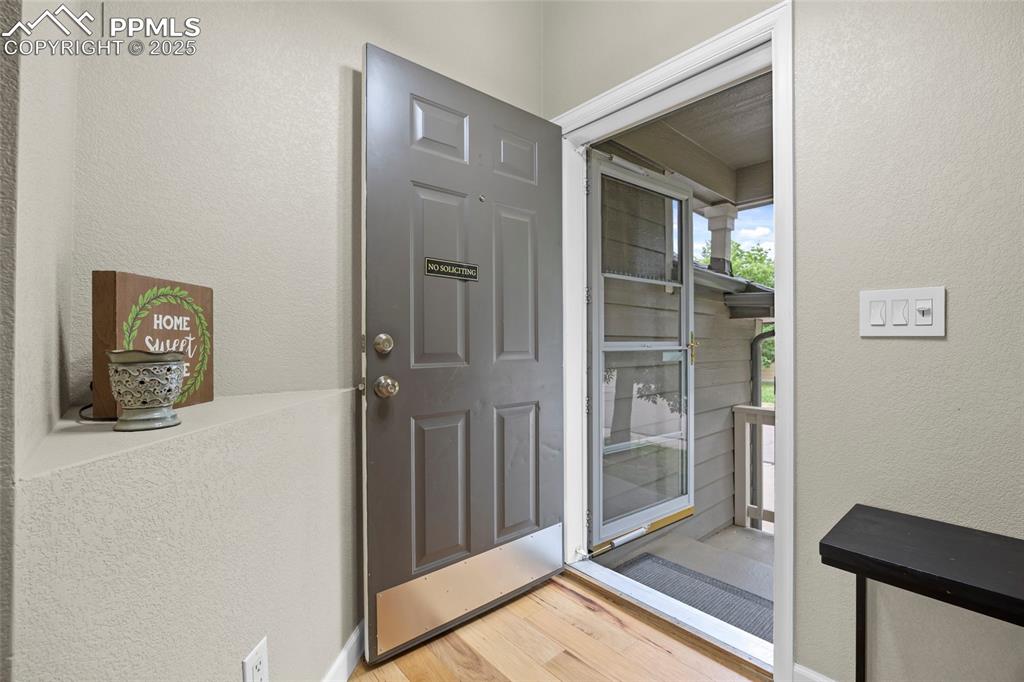 Image 10 of 50: Property entrance