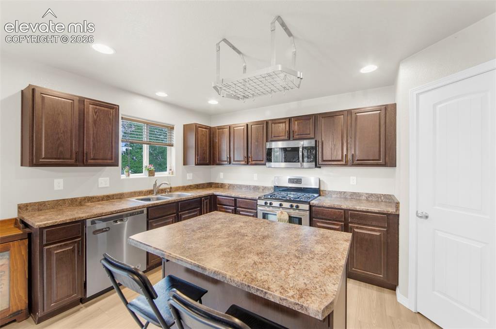 Image 10 of 37: Kitchen