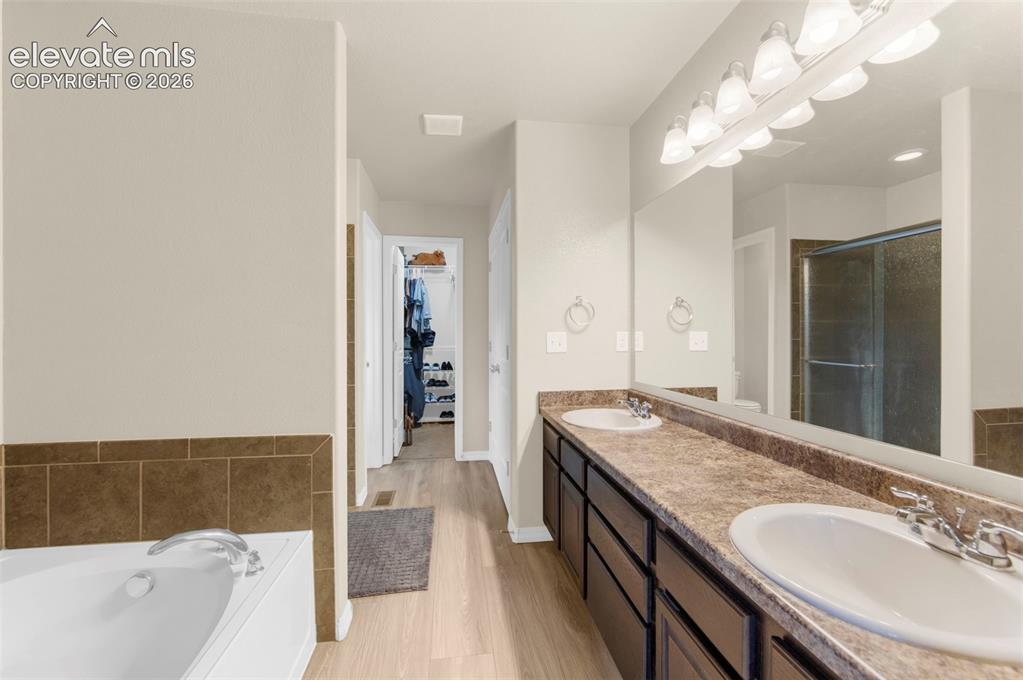 Image 17 of 37: Bathroom