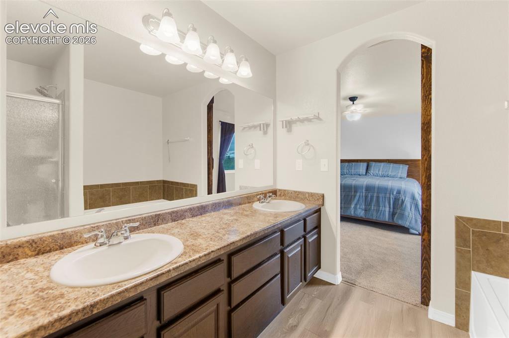 Image 18 of 37: Bathroom