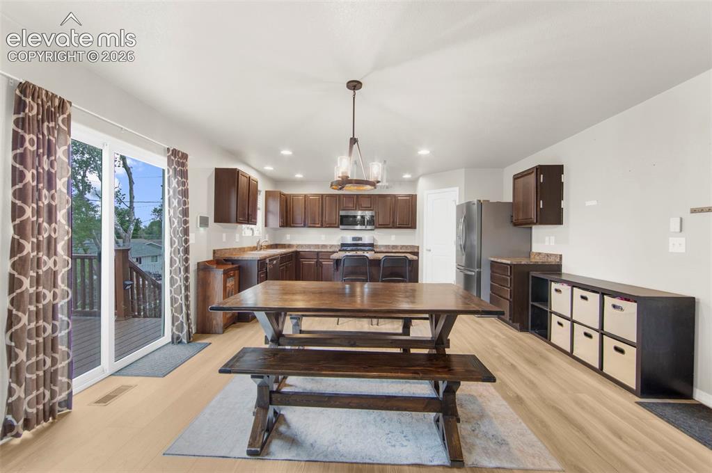 Image 9 of 37: Dining Area