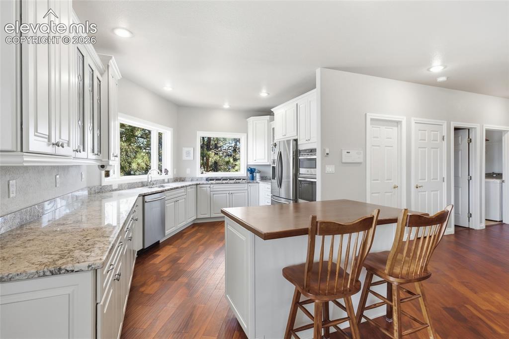 Image 12 of 50: Kitchen