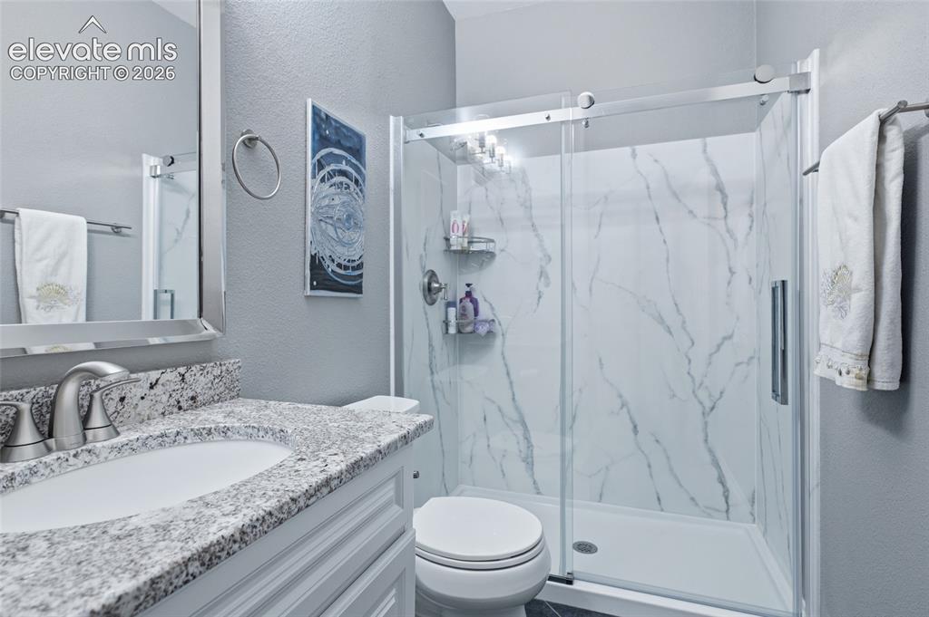 Image 18 of 50: Bathroom