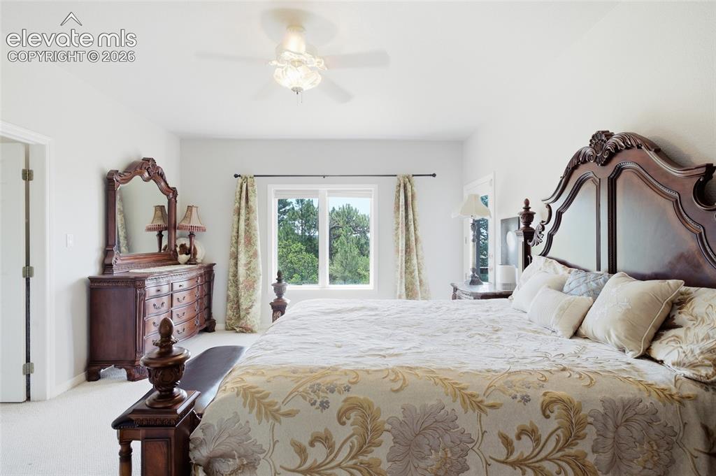 Image 19 of 50: Bedroom
