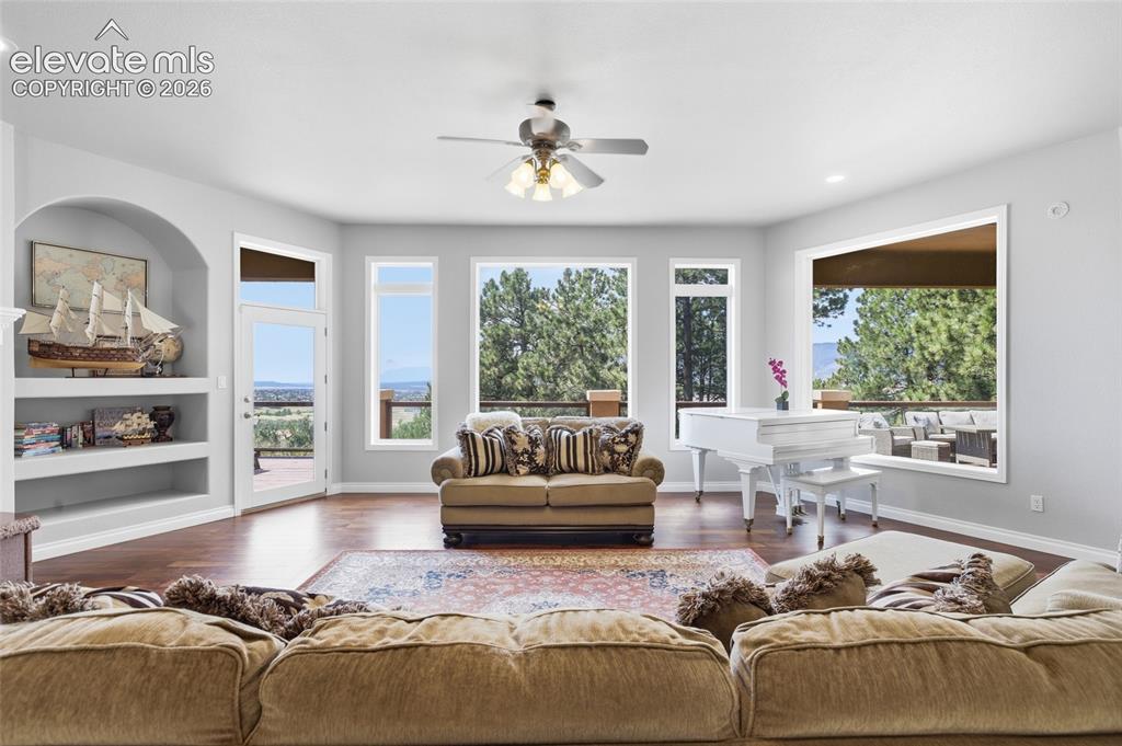 Image 8 of 50: Living Room