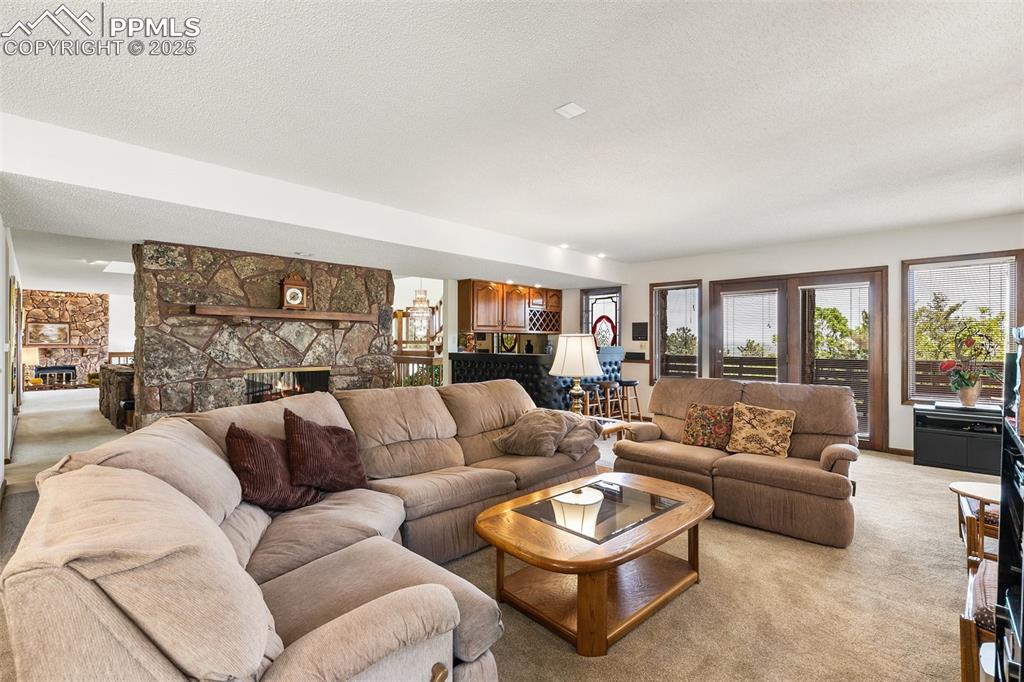 Image 16 of 48: Family Room